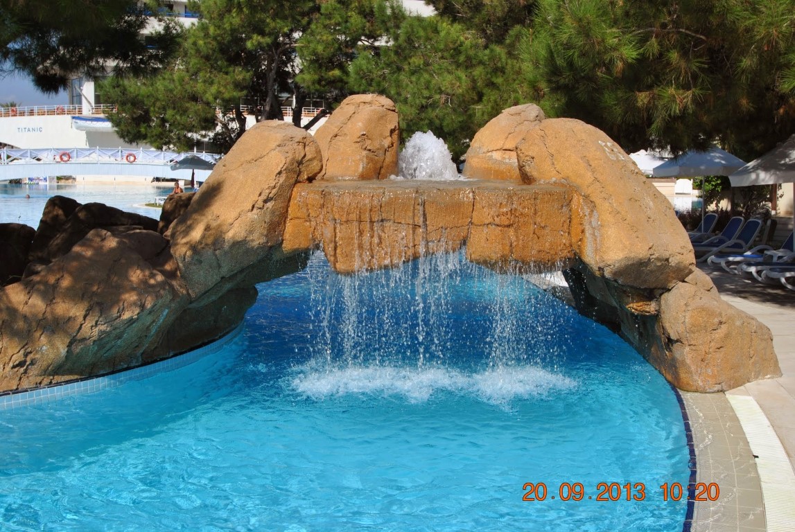 imagini hotel TITANIC LARA